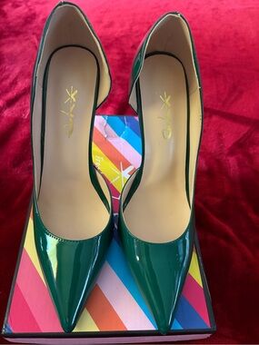 Green Patent Pointed-Toe Women’s Pumps